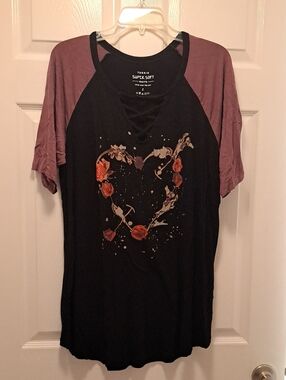 torrid Black Tee with Mauve Raglan Sleeves & Floral Heart